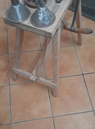 Máquina antigua para moler y embutido
