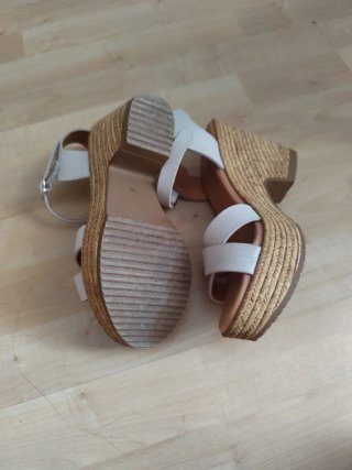 Sandalias cuña beige/blanco talla 38