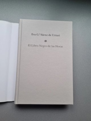 El libro negro de las horas Eva g. Sáenz de urturi