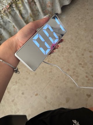 Reloj digital con sensor de ruido
