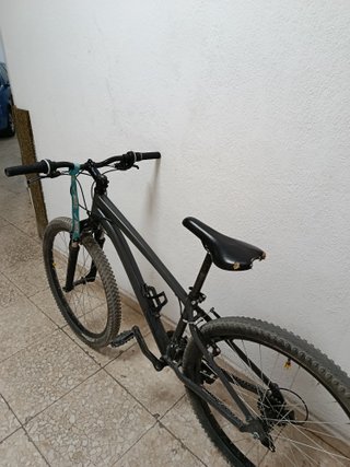 Bicicleta de montaña negra