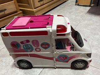 Ambulancia de juguete para muñecas