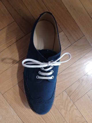 Zapatos de piel azul marino talla 38.
