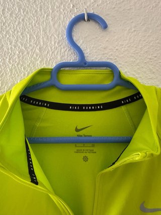 Camiseta running Nike Tempo verde