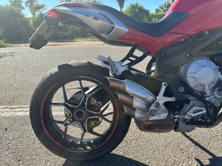 MV Agusta Brutale 675 A2 35kW Roja - Carbono