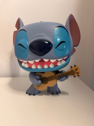 Funko Pop Gigante Stitch con Ukelele