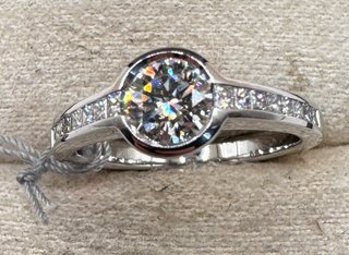 Anillo Oro 18kt con Diamantes