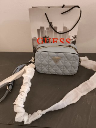 Borsa Guess trapuntata azzurra