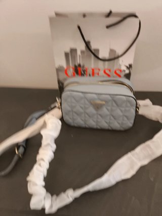 Borsa Guess trapuntata azzurra