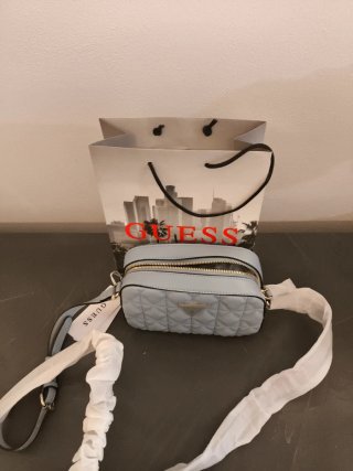 Borsa Guess trapuntata azzurra