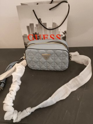 Borsa Guess trapuntata azzurra