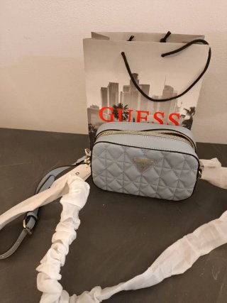 Borsa Guess trapuntata azzurra