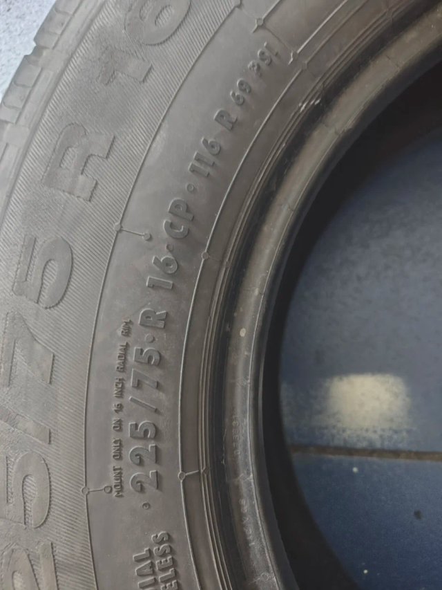Neumático 225/75 R16C 116R