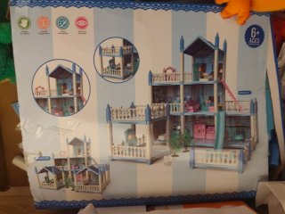 Casa de muñecas grande con tobogán