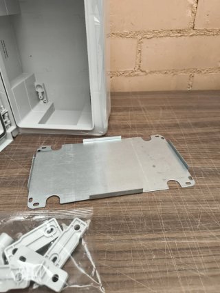 Caja de distribución pared con placa