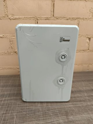 Caja de distribución pared con placa