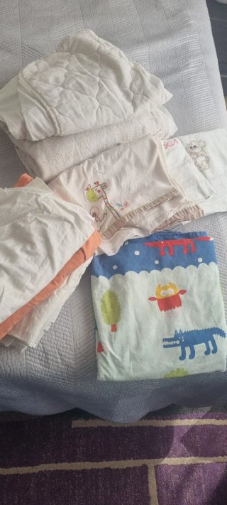 Ropa de cuna infantil con dibujos