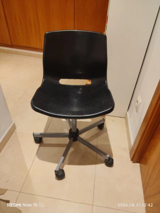 Silla giratoria Ikea negra