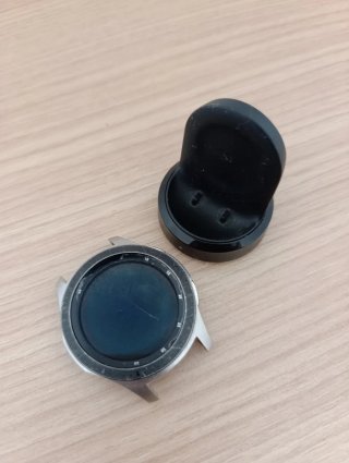 Reloj de Samsung con cargador