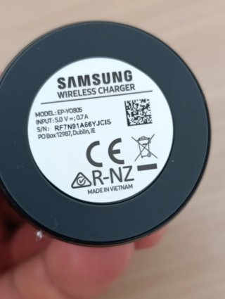 Reloj de Samsung con cargador