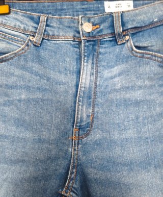 Pantalón vaquero elástico desgastado