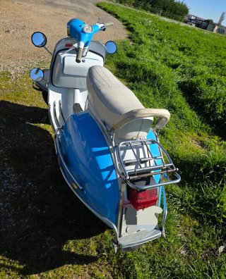 Vespa 150 GT Clásica Azul y Blanca