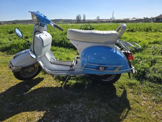 Vespa 150 GT Clásica Azul y Blanca