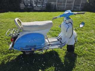 Vespa 150 GT Clásica Azul y Blanca