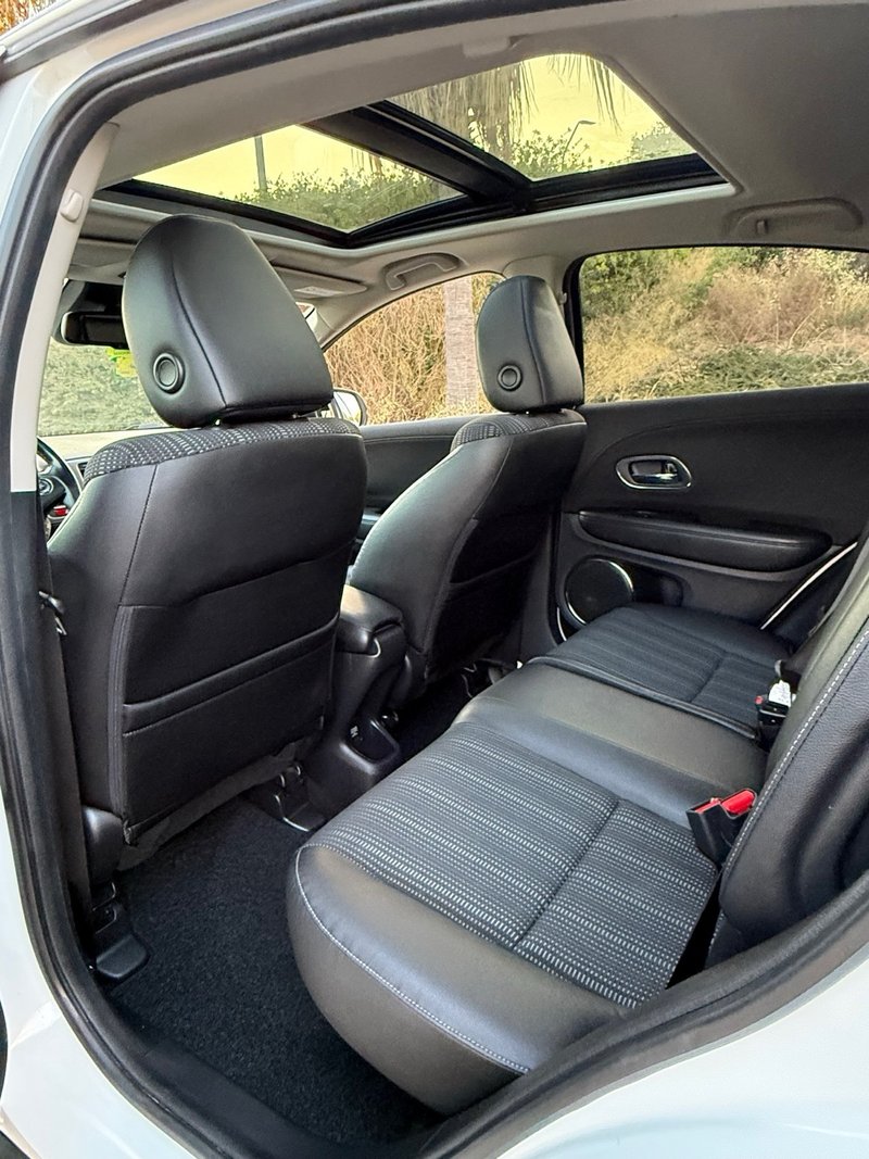 Honda HR-V 1.6 i-DTEC Executive 2017, foto 18