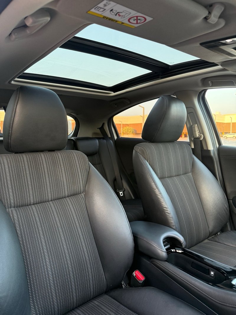Honda HR-V 1.6 i-DTEC Executive 2017, foto 21