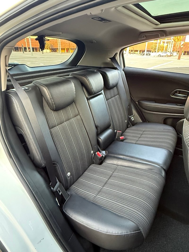 Honda HR-V 1.6 i-DTEC Executive 2017, foto 25