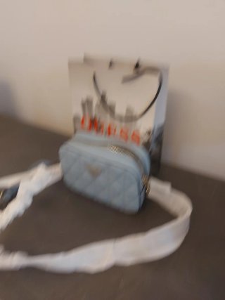 Borsa Guess trapuntata azzurra