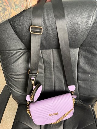 Bolso Morado con Cadena Dorada