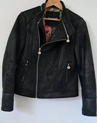 Cazadora polipiel negra #Desigual