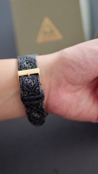 Reloj Guess Dorado y Negro