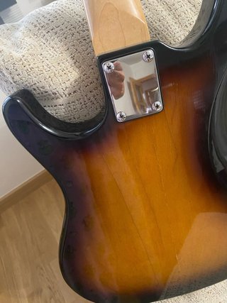 Bajo Samick Sunburst