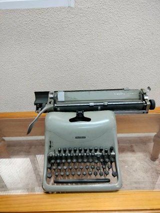 Máquina de escribir Hispano Olivetti Lexicon 80