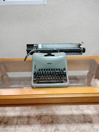 Máquina de escribir Hispano Olivetti Lexicon 80