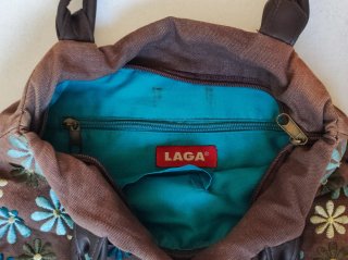 Bolso Laga con flores bordadas