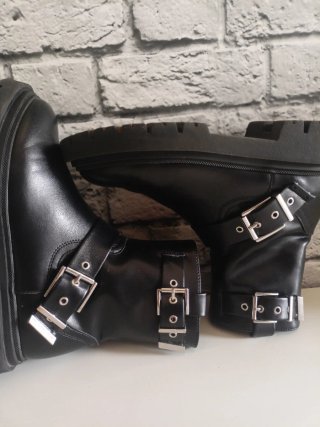 -Botines negros niña Zara