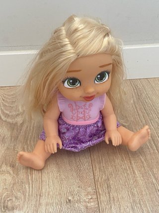 Muñeca Bebé Rapunzel Disney con Accesorios