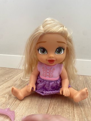 Muñeca Bebé Rapunzel Disney con Accesorios
