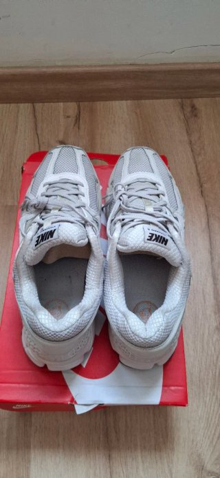 Zapatillas Nike Vomero 5 Gris/Blanco