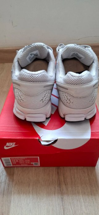 Zapatillas Nike Vomero 5 Gris/Blanco