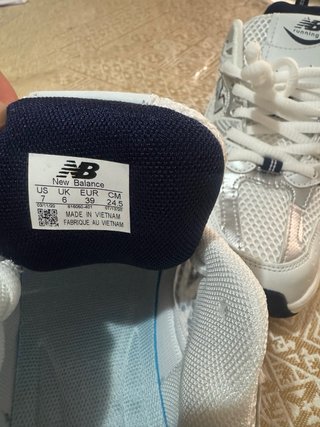 New Balance 530 Plata y Blanco