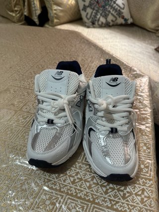 New Balance 530 Plata y Blanco