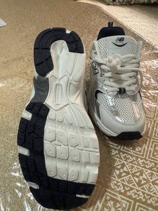 New Balance 530 Plata y Blanco
