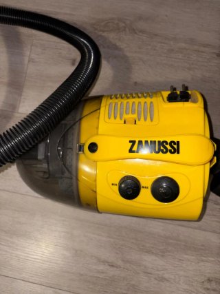 Aspiradora Zanussi 1600W ZAN1230