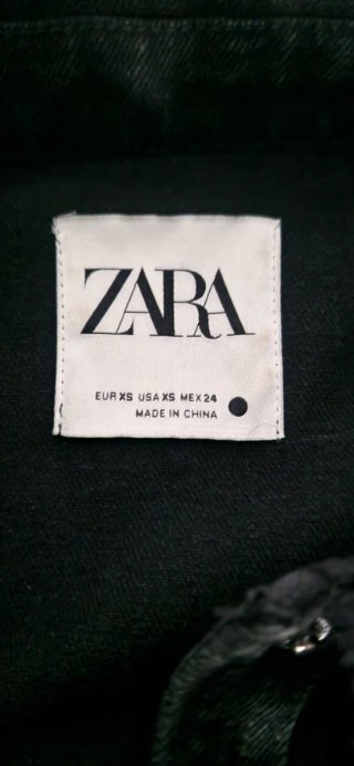 Chaqueta Zara Negra con Flecos Brillantes