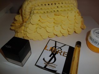 Pochette gialla con paillettes